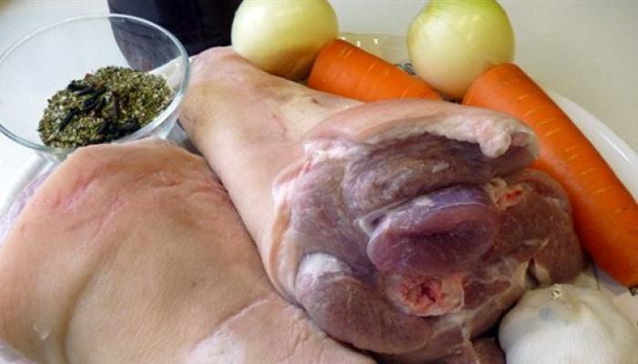 Свиная рулька в духовке: рецепты и особенности приготовления